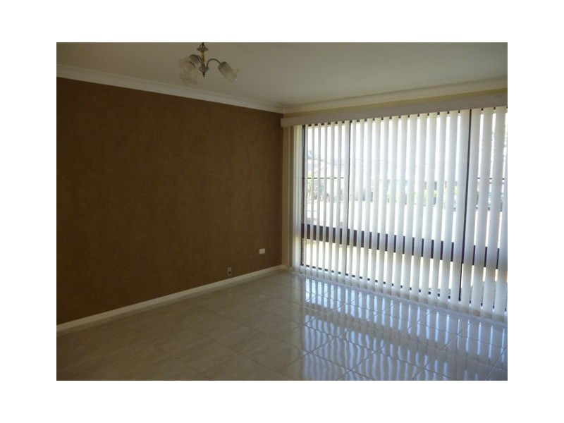 8 Charlotte Crescent,, Albion Park NSW 2527