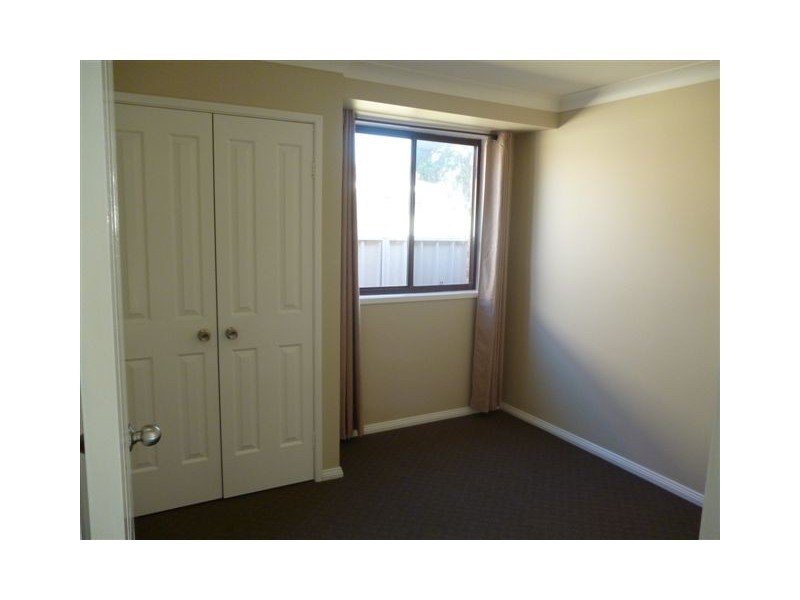 8 Charlotte Crescent,, Albion Park NSW 2527