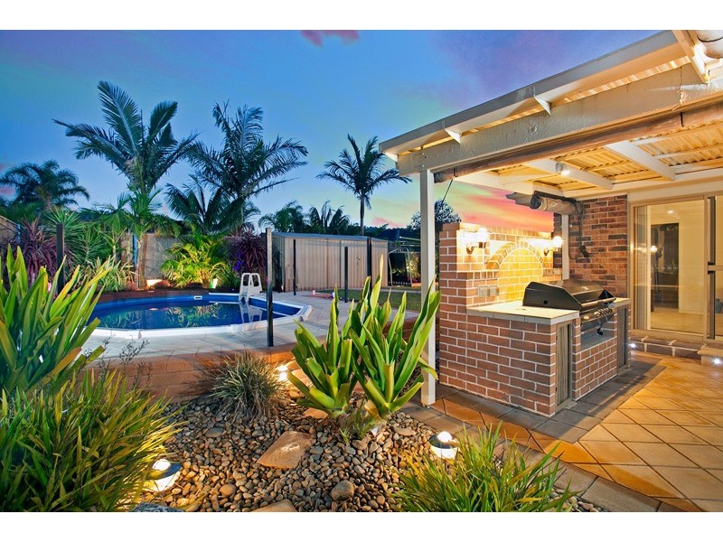 8 Flame Tree Place, Albion Park Rail NSW 2527