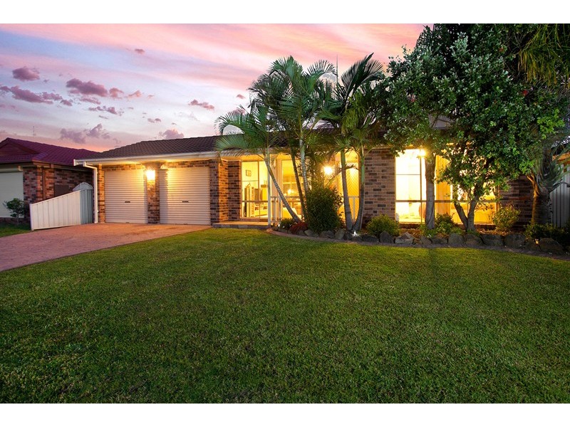 8 Flame Tree Place, Albion Park Rail NSW 2527