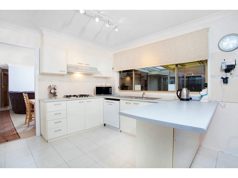 8 Flame Tree Place, Albion Park Rail NSW 2527