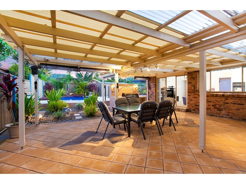 8 Flame Tree Place, Albion Park Rail NSW 2527