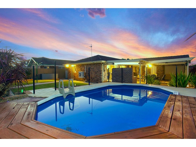8 Flame Tree Place, Albion Park Rail NSW 2527