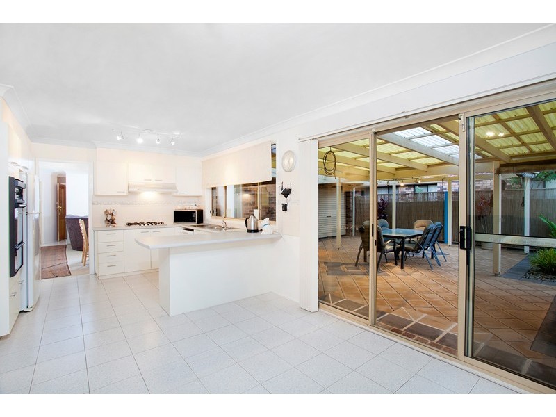 8 Flame Tree Place, Albion Park Rail NSW 2527
