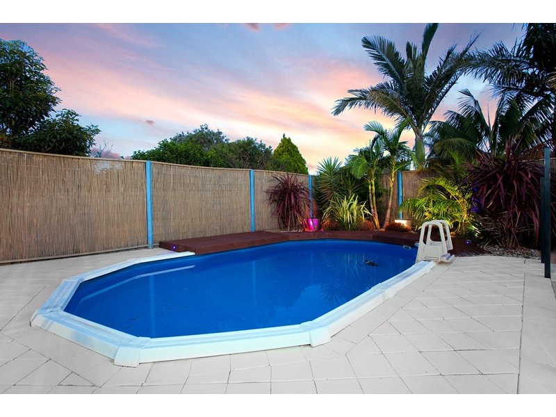 8 Flame Tree Place, Albion Park Rail NSW 2527