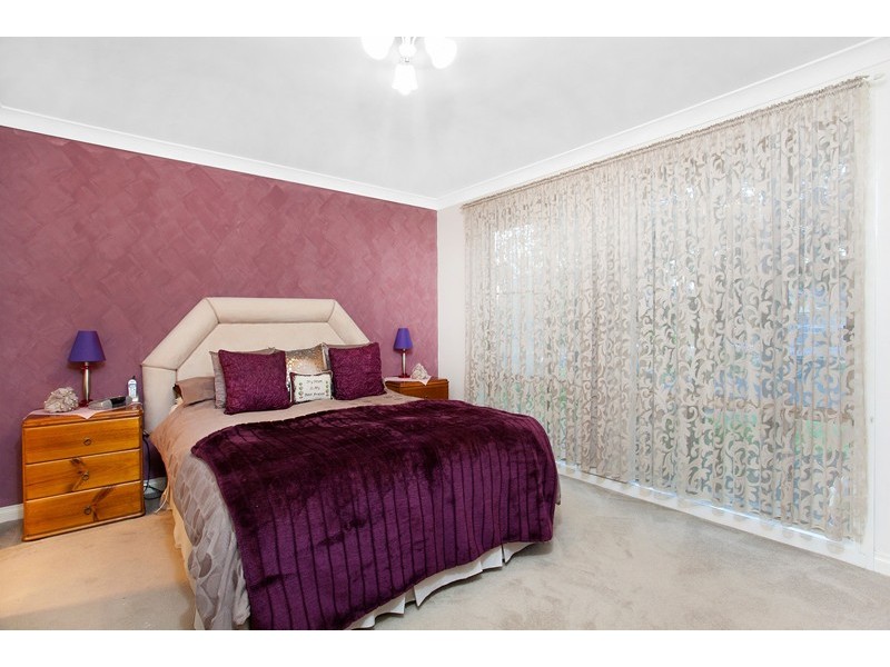 8 Flame Tree Place, Albion Park Rail NSW 2527