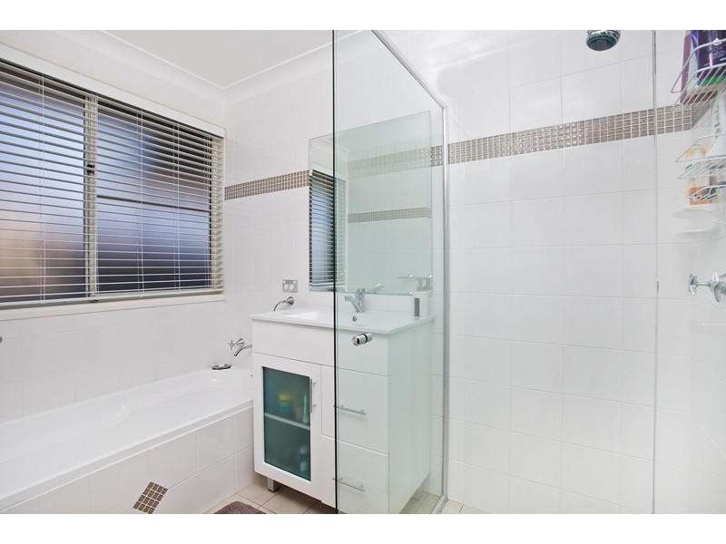 1 Brigadoon Circuit, Oak Flats NSW 2529