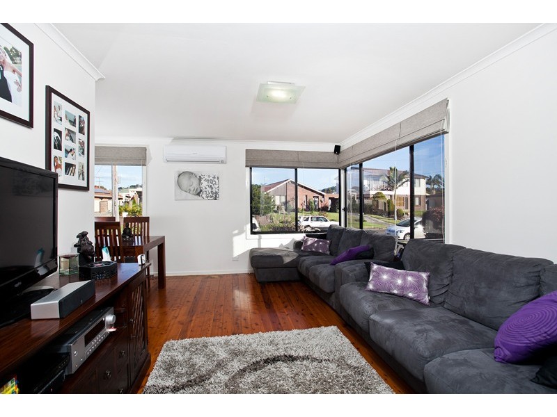 1 Brigadoon Circuit, Oak Flats NSW 2529