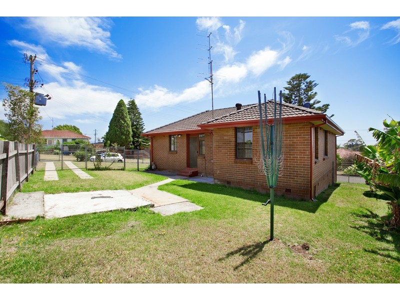 2 Toshack Street, Warilla NSW 2528