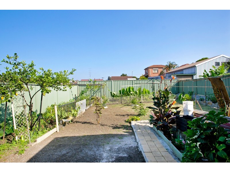 25 Newcastle Road, Cringila NSW 2502