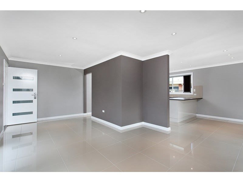 8 Lachlan Avenue, Barrack Heights NSW 2528