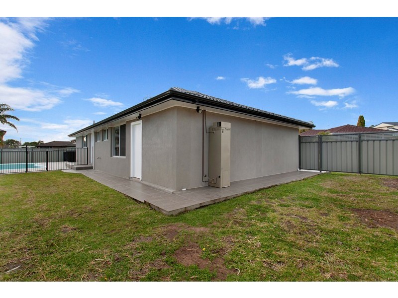 8 Lachlan Avenue, Barrack Heights NSW 2528