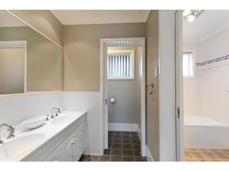 8 Lachlan Avenue, Barrack Heights NSW 2528