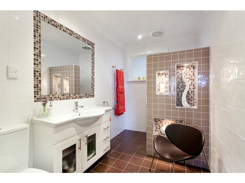 5 Henricks Parade, Mount Warrigal NSW 2528