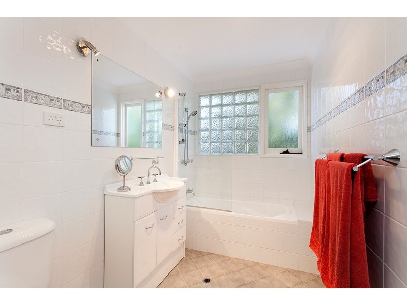 5 Henricks Parade, Mount Warrigal NSW 2528