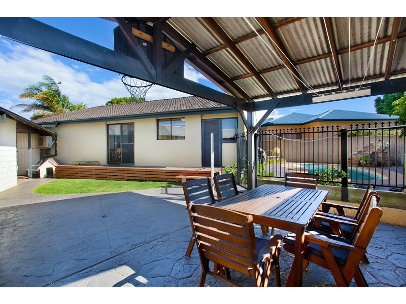 4 Jacaranda Crescent, Albion Park Rail NSW 2527