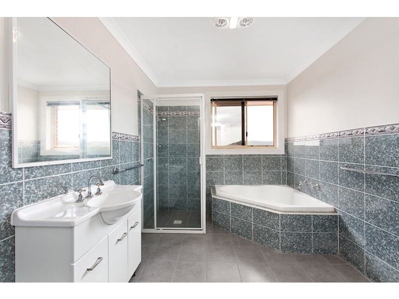 7b Campaspe Circuit, Albion Park NSW 2527
