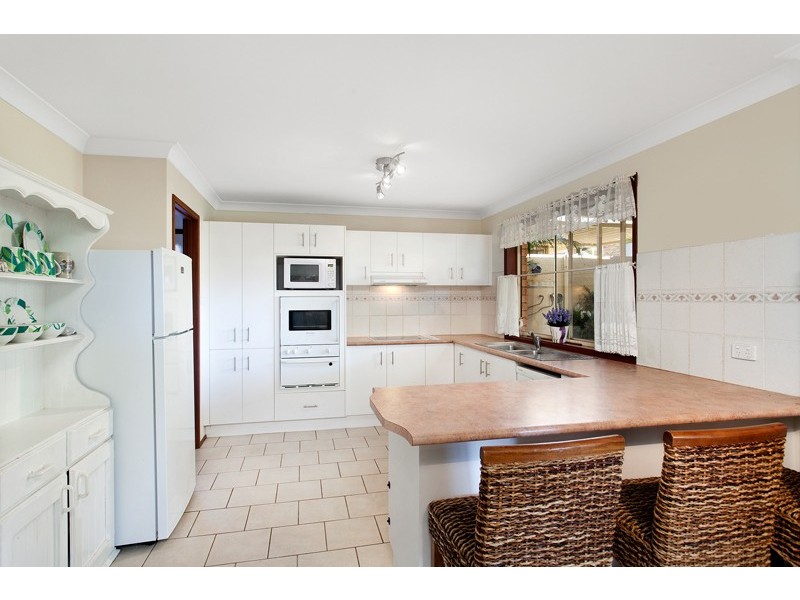 4 Hillside Drive, Albion Park NSW 2527