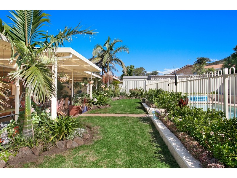 4 Hillside Drive, Albion Park NSW 2527