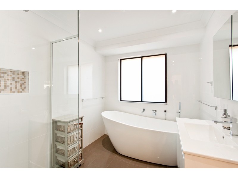 16 Richmond Place, Albion Park NSW 2527