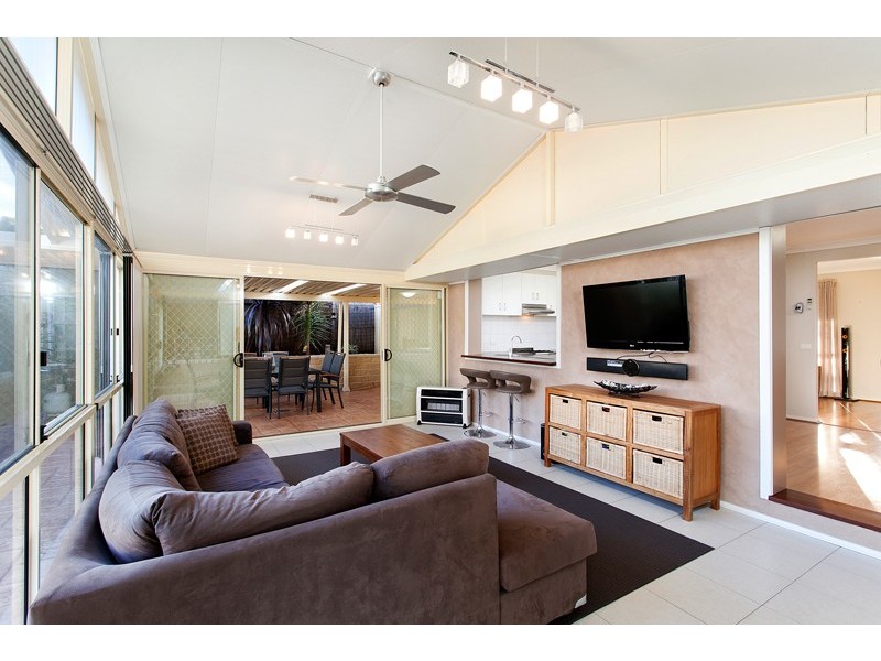 16 Richmond Place, Albion Park NSW 2527