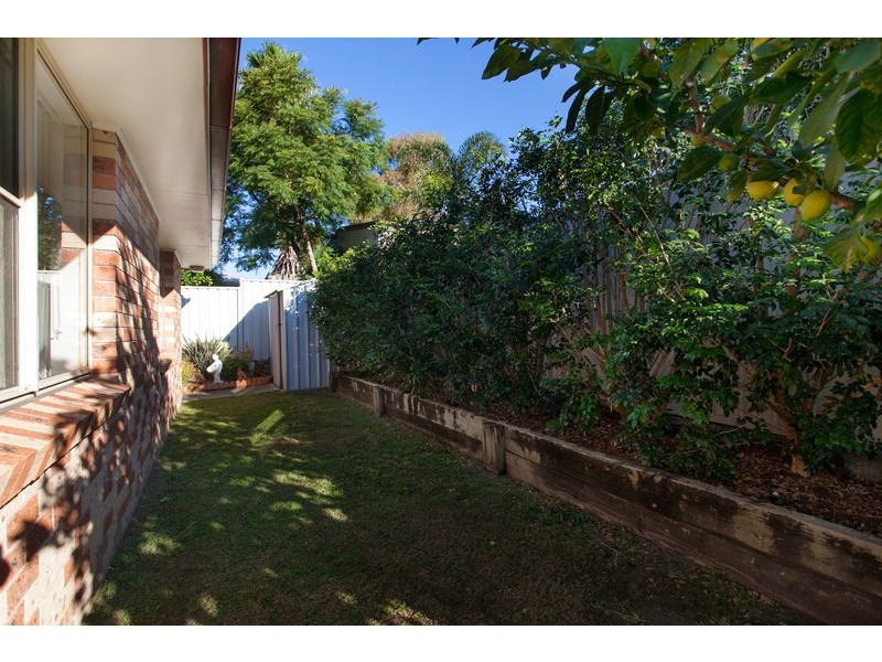 2/61 Charlotte Crescent, Albion Park NSW 2527