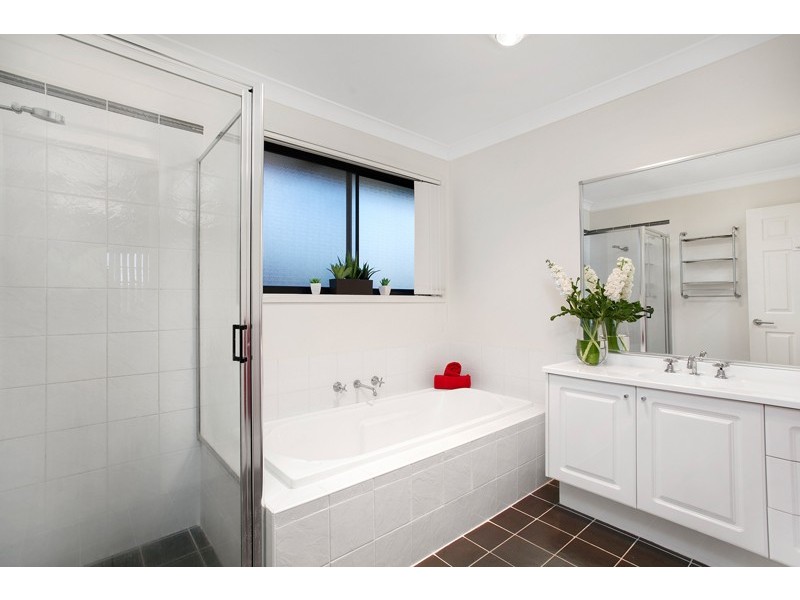 12 Shannon Drive, Albion Park NSW 2527