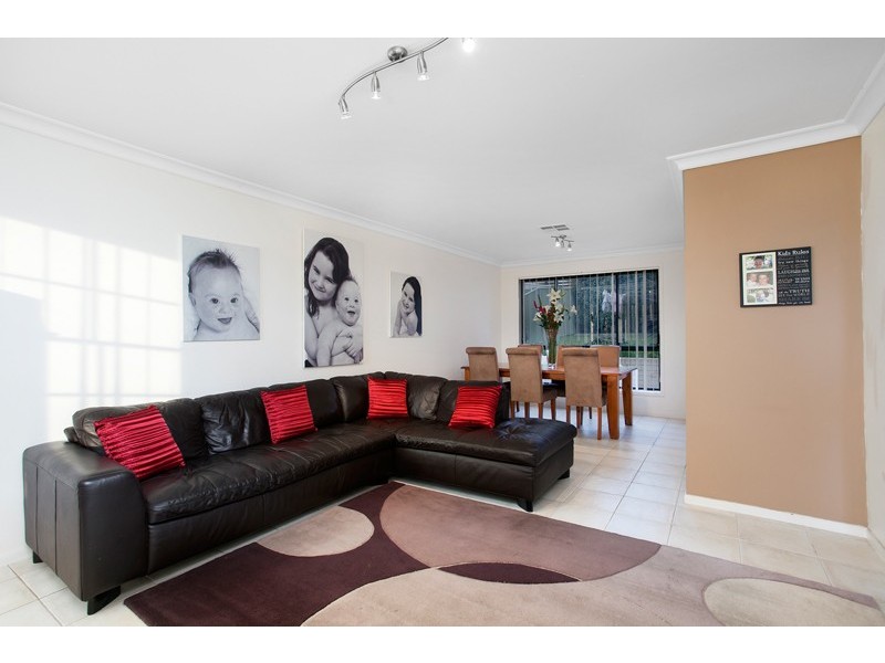 12 Shannon Drive, Albion Park NSW 2527