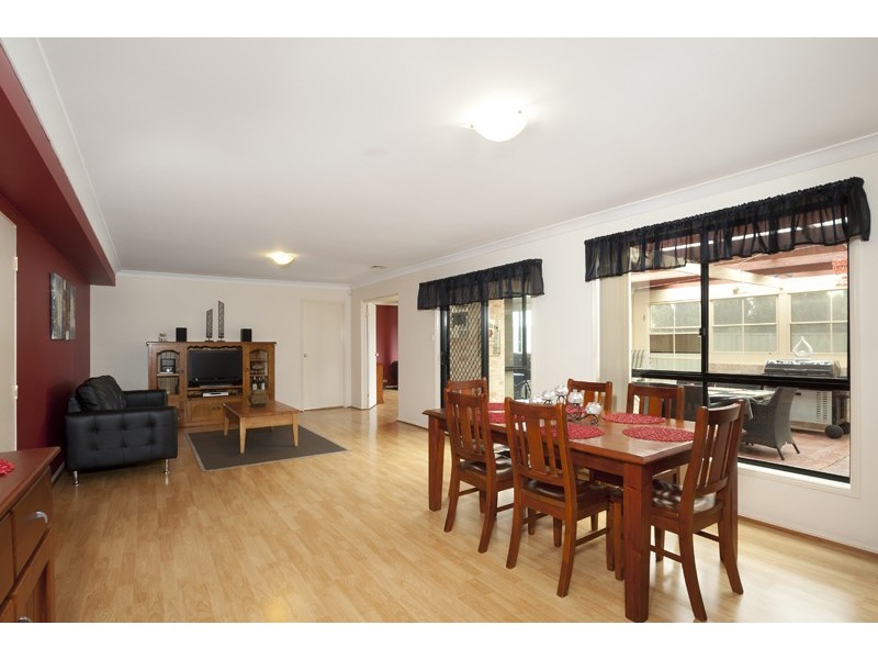 6 Redbank Place, Albion Park NSW 2527
