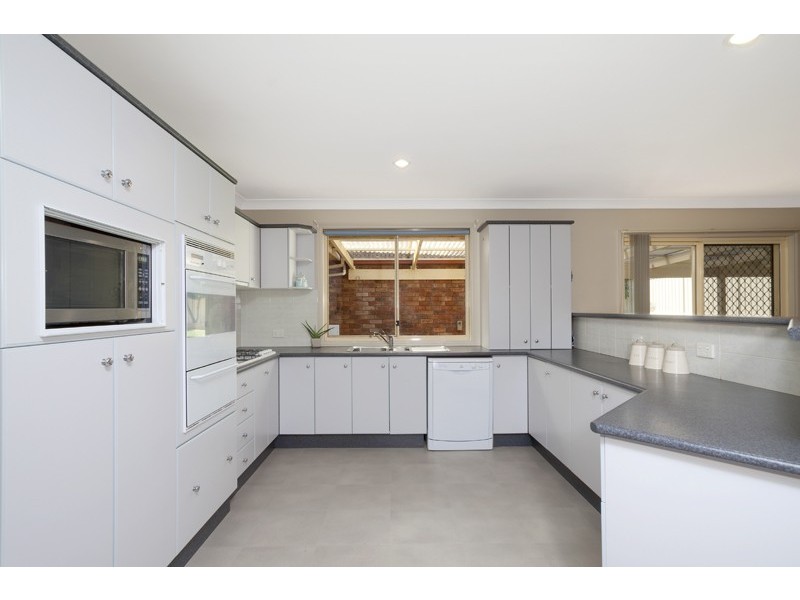 4 Scarborough Circuit, Albion Park NSW 2527