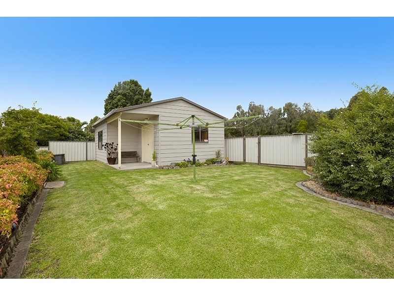 2 Honeysuckle Place, Albion Park Rail NSW 2527