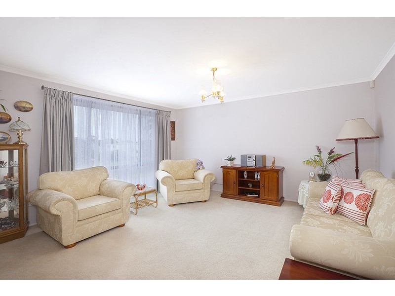 2 Honeysuckle Place, Albion Park Rail NSW 2527