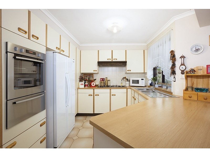 2 Honeysuckle Place, Albion Park Rail NSW 2527