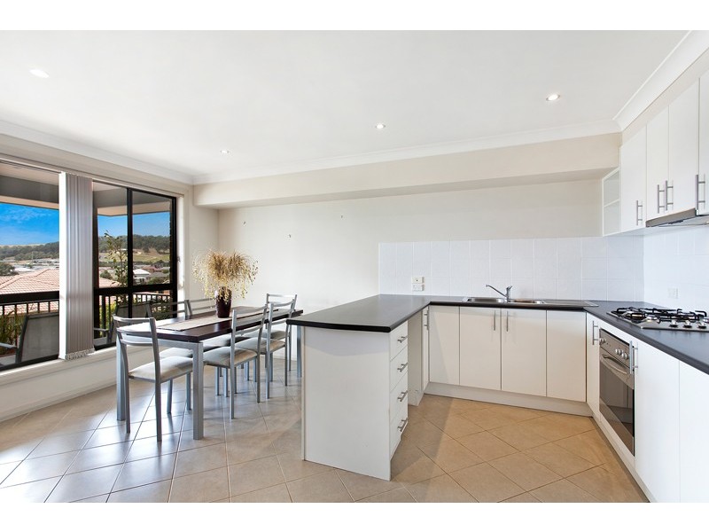 2/24 Campaspe Circuit, Albion Park NSW 2527