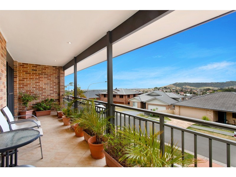 2/24 Campaspe Circuit, Albion Park NSW 2527