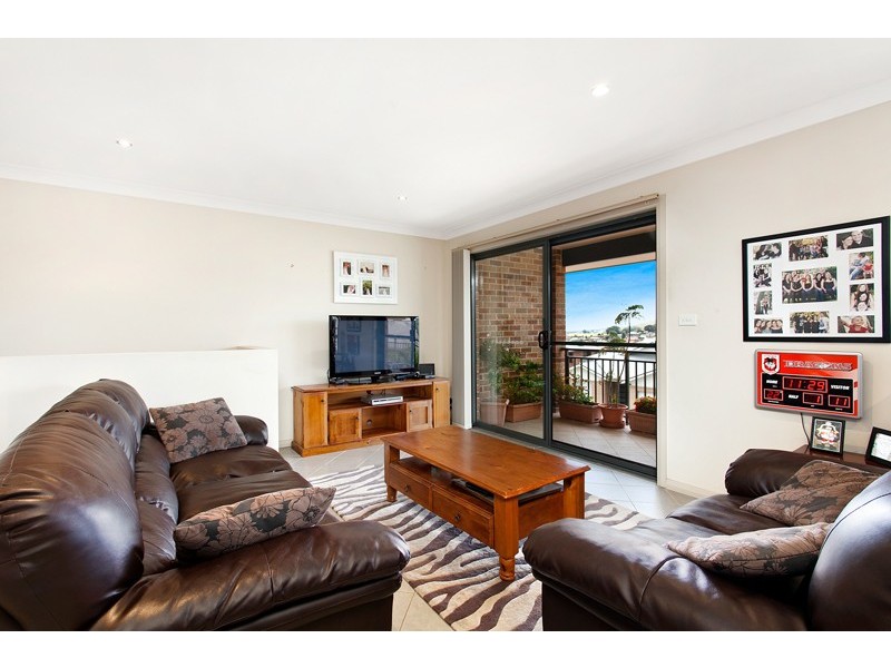 2/24 Campaspe Circuit, Albion Park NSW 2527