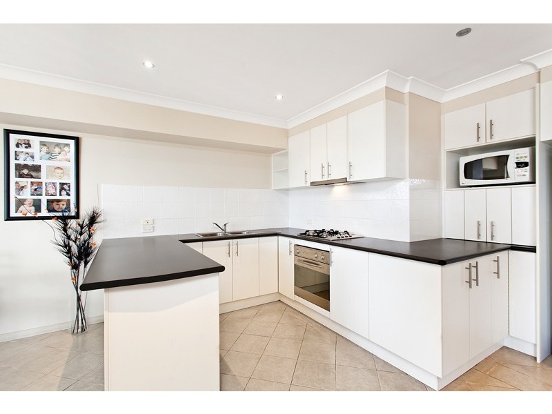 2/24 Campaspe Circuit, Albion Park NSW 2527