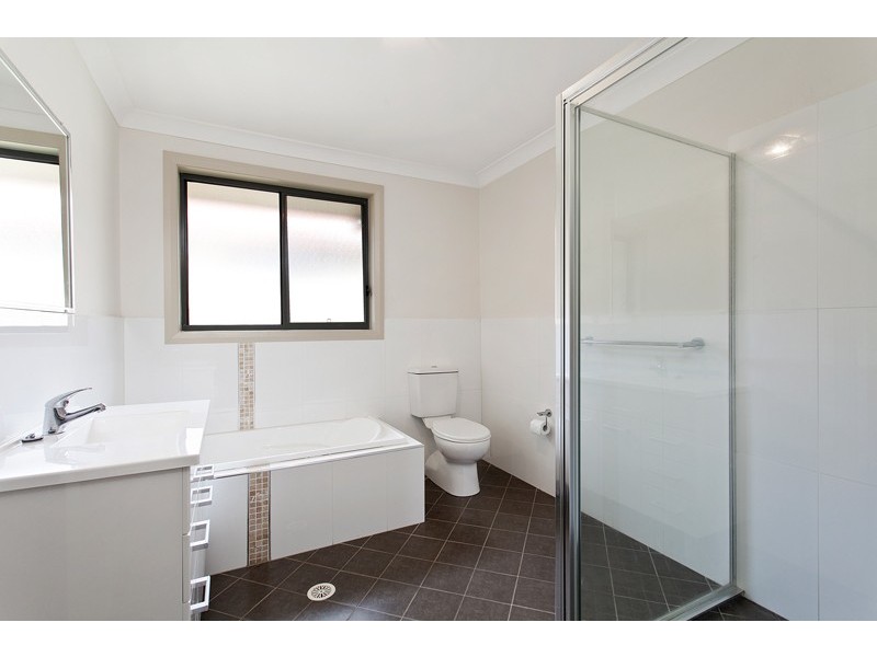 2/24 Campaspe Circuit, Albion Park NSW 2527