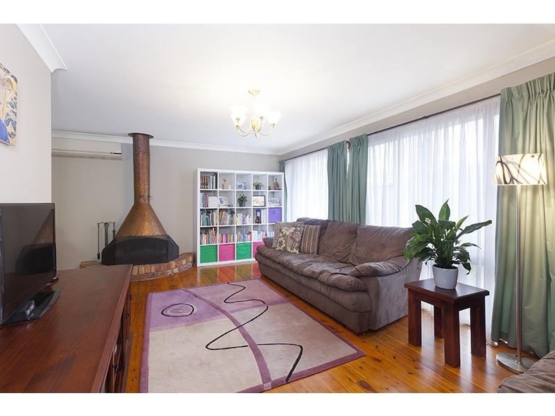 6 Digby Close, Albion Park NSW 2527