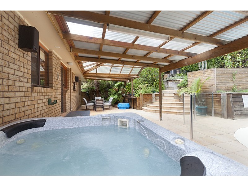 6 Digby Close, Albion Park NSW 2527