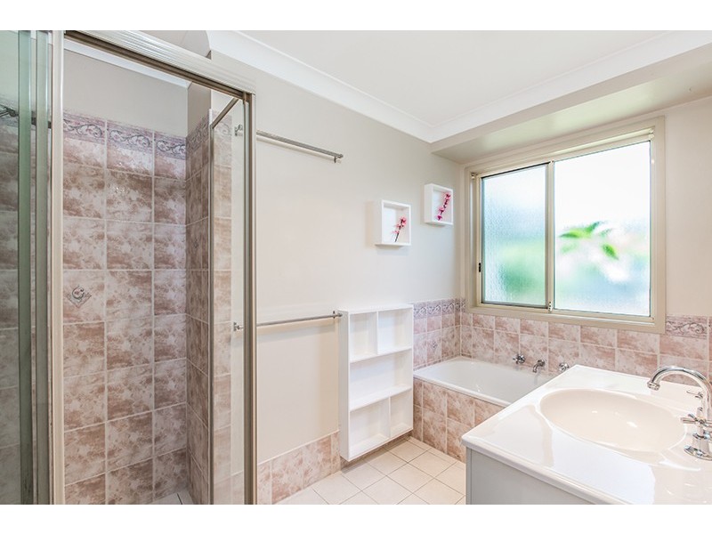 2 Esperance Drive, Albion Park NSW 2527