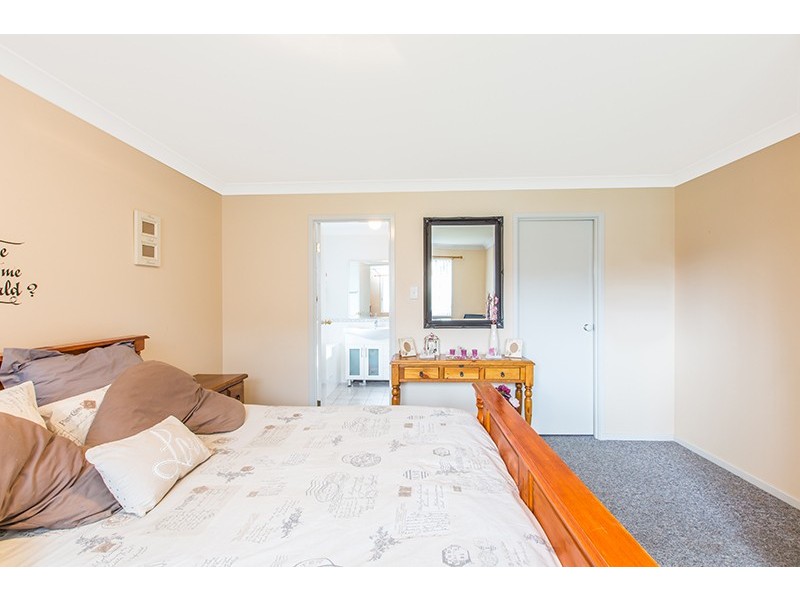 33 Esperance Drive, Albion Park NSW 2527