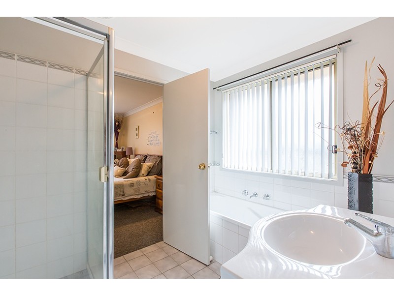 33 Esperance Drive, Albion Park NSW 2527