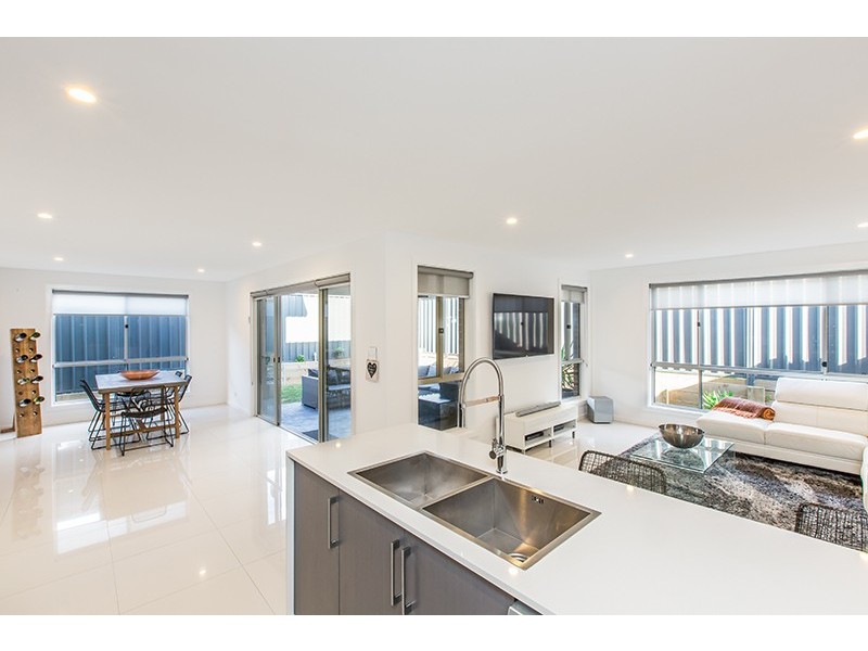 27 Dillon Road, Flinders NSW 2529
