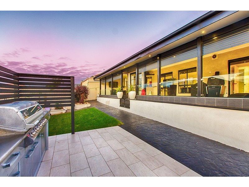 32 Fields Drive, Albion Park NSW 2527
