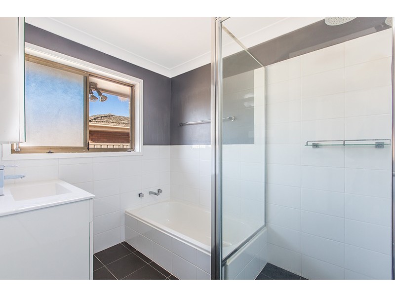 1/121a Tongarra Road, Albion Park NSW 2527