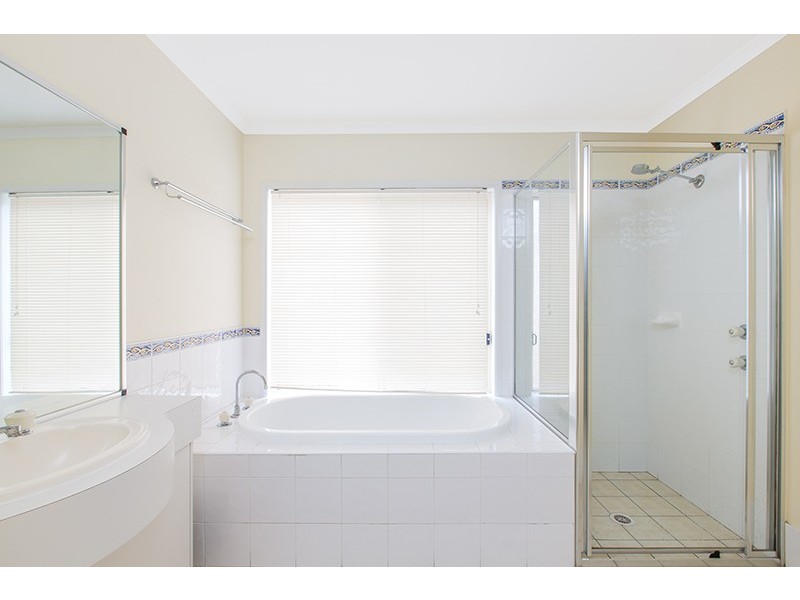 18 Helsal Circuit, Shell Cove NSW 2529