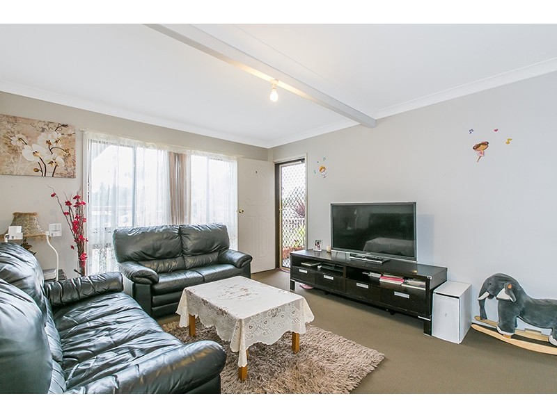 2/2 Barton Street, Oak Flats NSW 2529