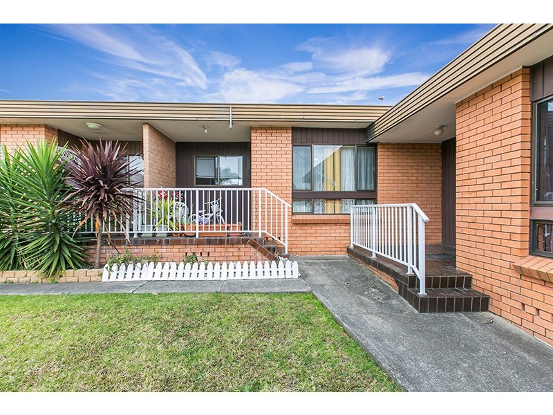 2/2 Barton Street, Oak Flats NSW 2529