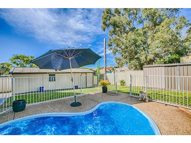 53 Simpson Parade, Albion Park NSW 2527